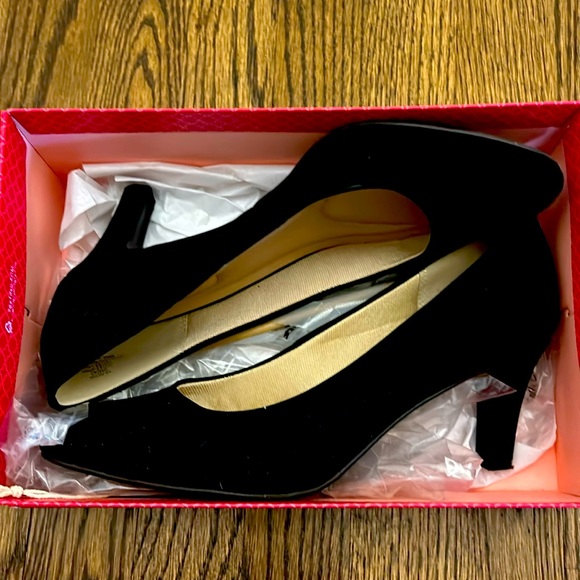 Black heels. Excellent condition - Picture 1 of 4